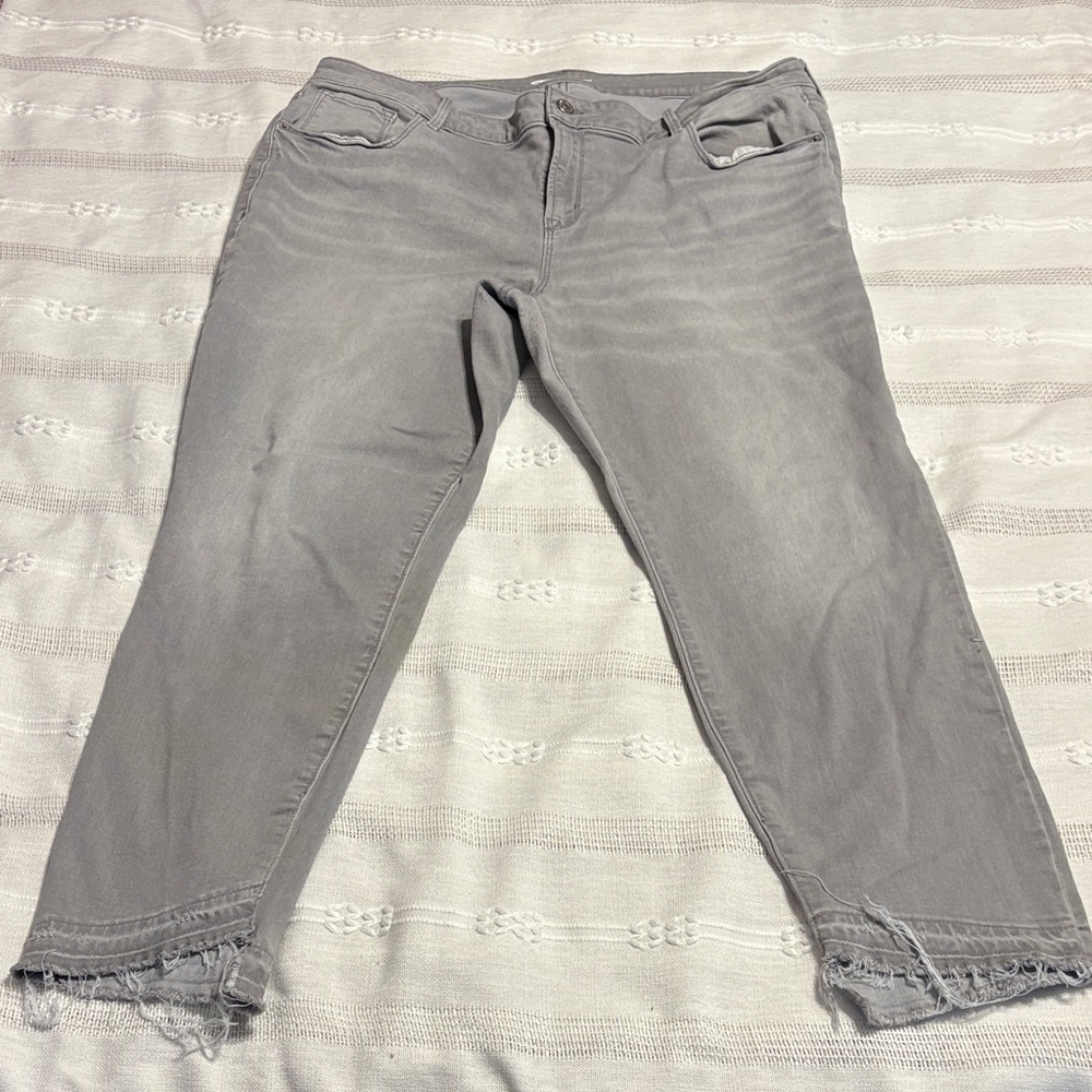 Old Navy Women's Light Gray Ankle Jeans